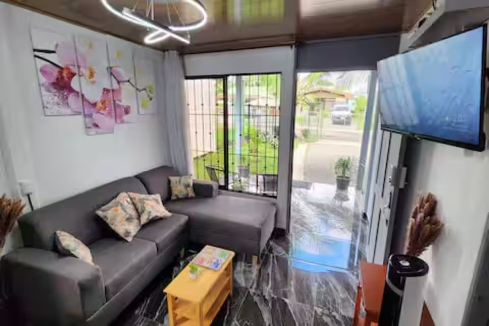 Leonaras Arenal Guest Guide: Home Instructions, Safety & Neighborhood Tips