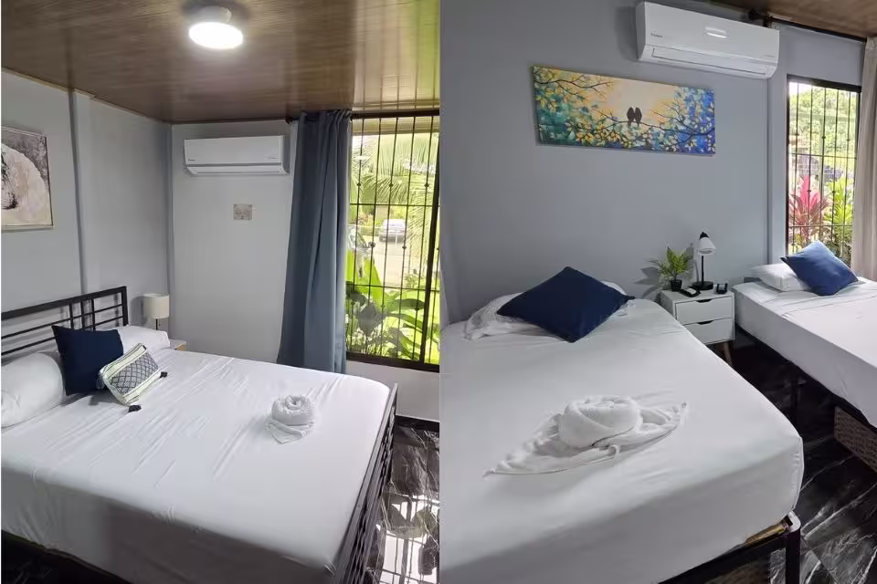 Dormitorio principal con cama queen y unidad de aire acondicionado independiente